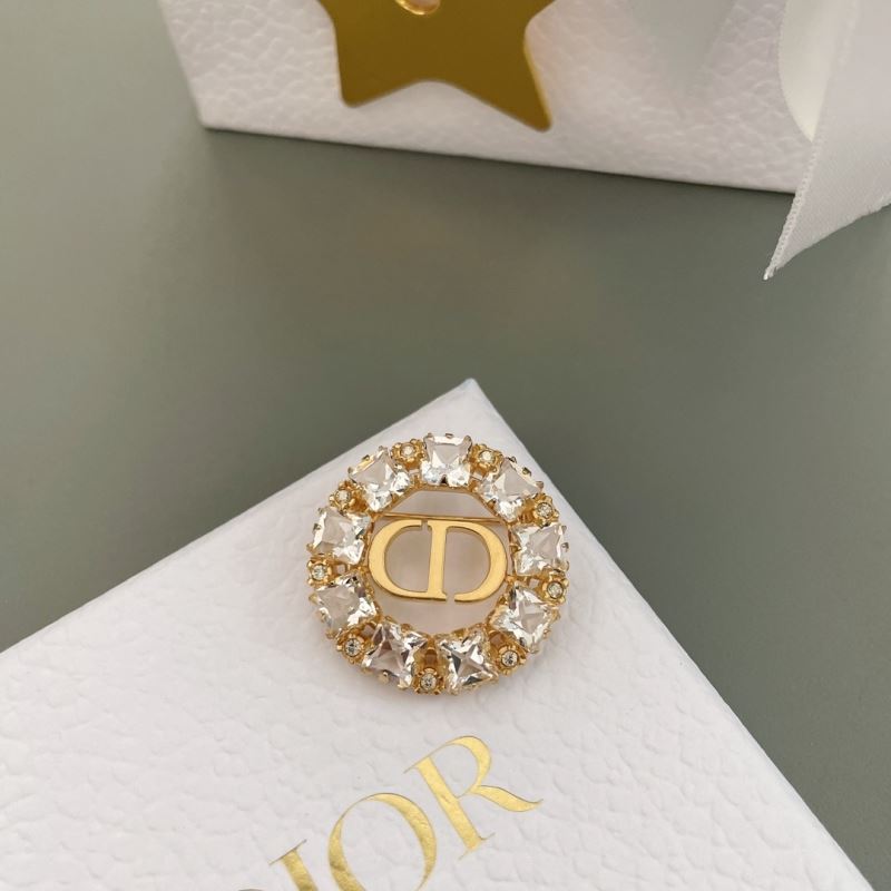 ch**an D*or brooches